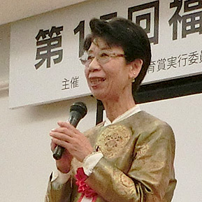 山田 眞理子 氏